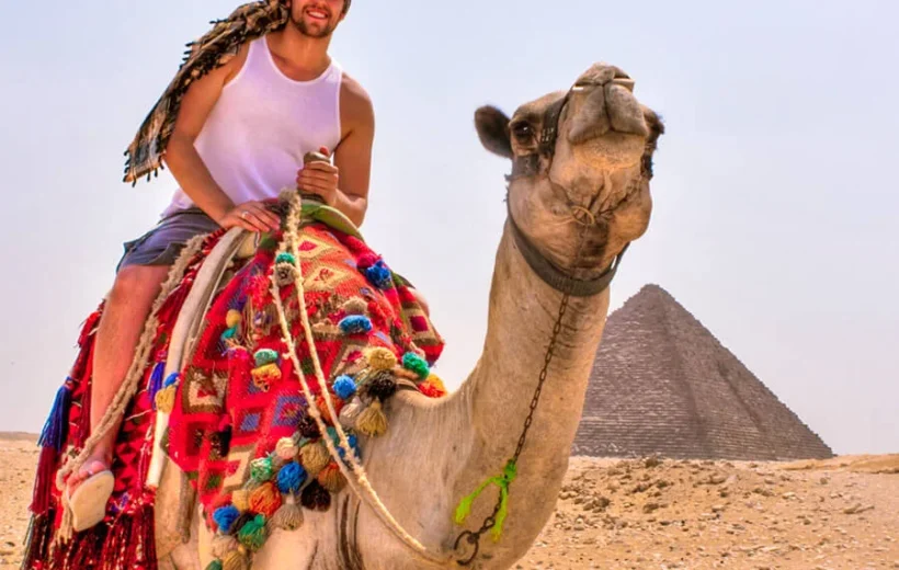 Private Giza Pyramids, Sphinx and Saqqara Day Tour
